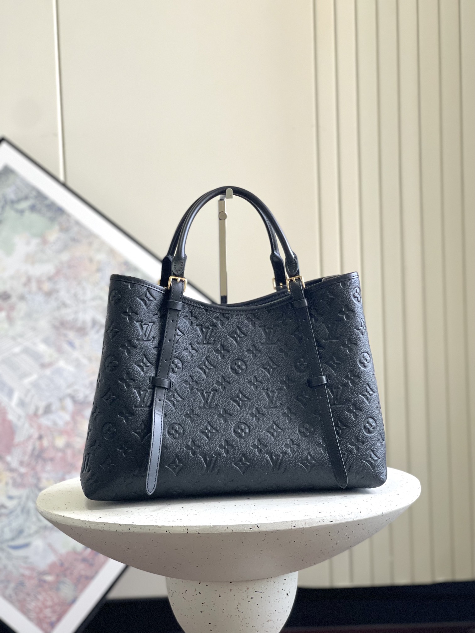 NO:201991,Genuine Grade Top Original, M47185 Large Black Codec Chip This stylish Babylone Tote bag is made of cowhide leather and comes with gold hardware. Its slim design makes it amazing practical. There is a central zippered pocket inside, enough to accommodate a 13-inch laptop. Versatile, its handle can be adjusted to handle and straps, and both length and length can be adjusted 37×26×14cm, LV [top Original], louis vuitton, cowhide19860909正品级 顶级原单,M47185大号黑色变码芯片 这款时尚的 Babylone Tote 袋由牛皮皮革制成,配有金色五金件.其纤细的设计使其具有惊人的实用性.内部有一个中央拉链口袋,足够容纳一台 13 英寸的笔记本电脑.多功能性,其手柄可调节为手提和肩带,长度和长度均可调节37×26×14cm,LV【顶级原单】,louis vuitton,cowhide,Bag