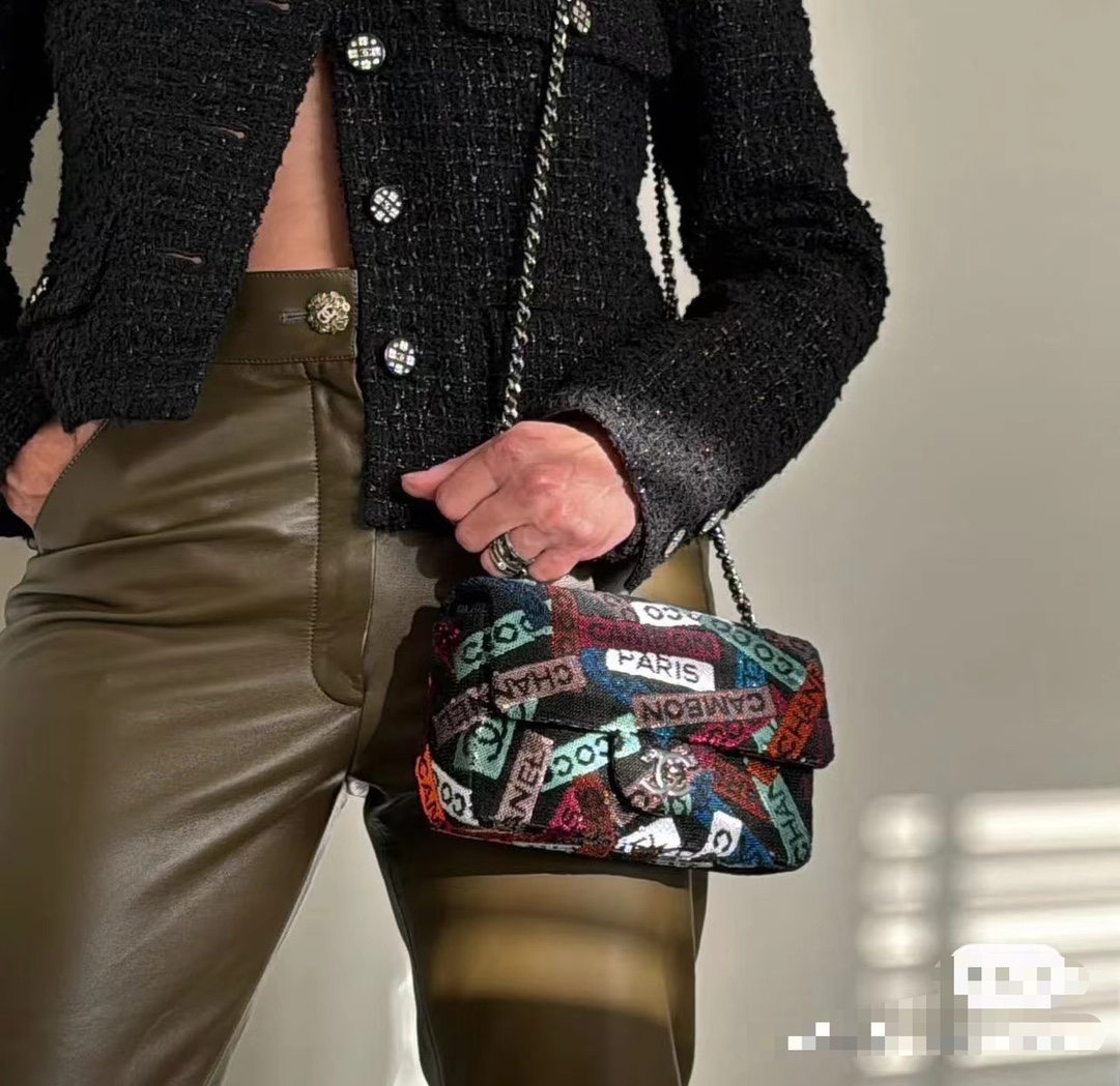 [Chanel Women