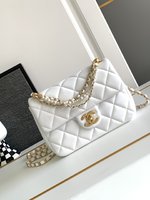 What best replica sellers
 Chanel AAA
 Crossbody & Shoulder Bags White Sheepskin Spring/Summer Collection