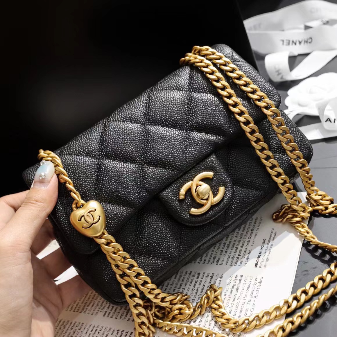 Chanel 24P love ball——19CM‼ ️ Después de vender bolsos de piel de oveja durante tantos años, Chanel finalmente se dio c…