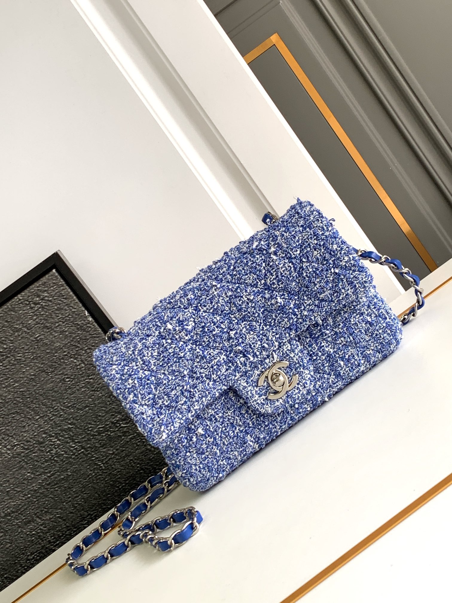 ¿Qué es la réplica de alta calidad?
 Chanel Classic Flap Bag Bolsos cruzados y bandoleras Azul Piel oveja Colección otoño – invierno Fashion