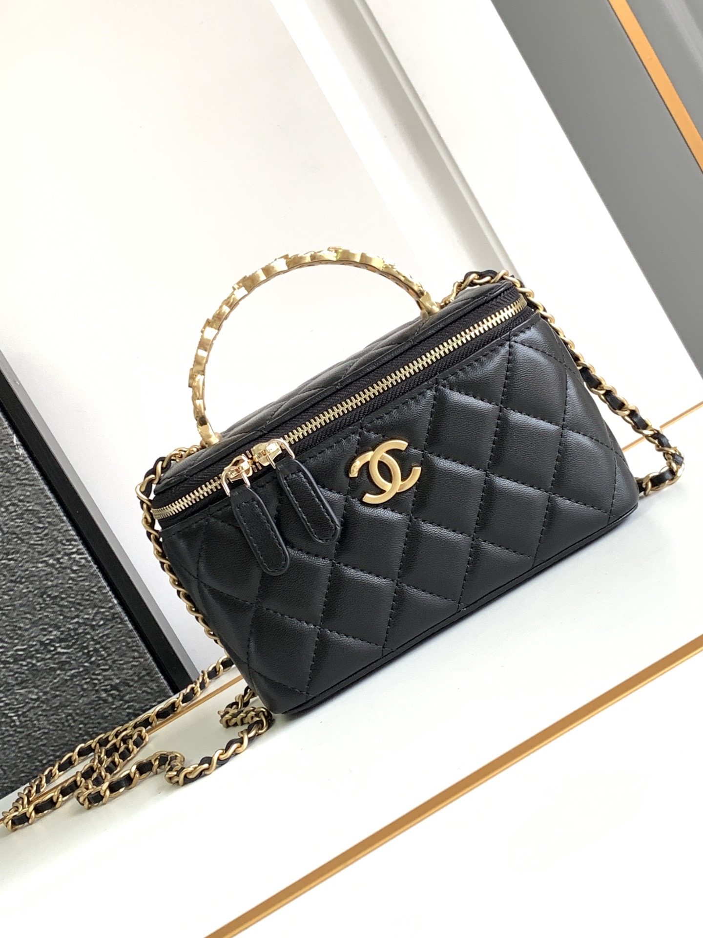 mirror quality
 Chanel Crossbody & Shoulder Bags Oil Wax Leather Vintage