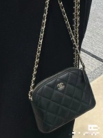 Chanel Les répliques Noir Or La chaîne 1 Chanel Les répliques
Noir Or La chaîne