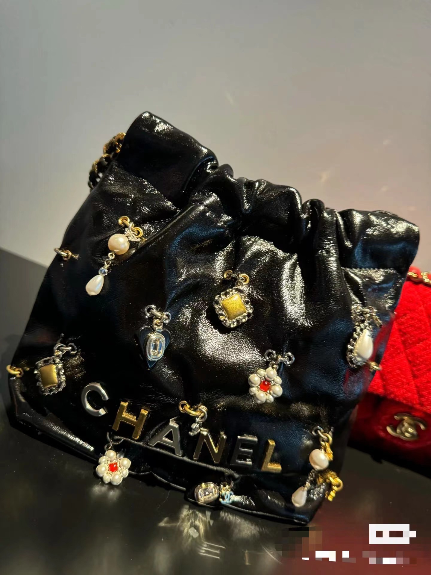 [Chanel Women