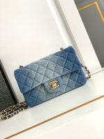 Chanel Noir Bleu clair Vintage 1 Chanel Noir Bleu clair Vintage