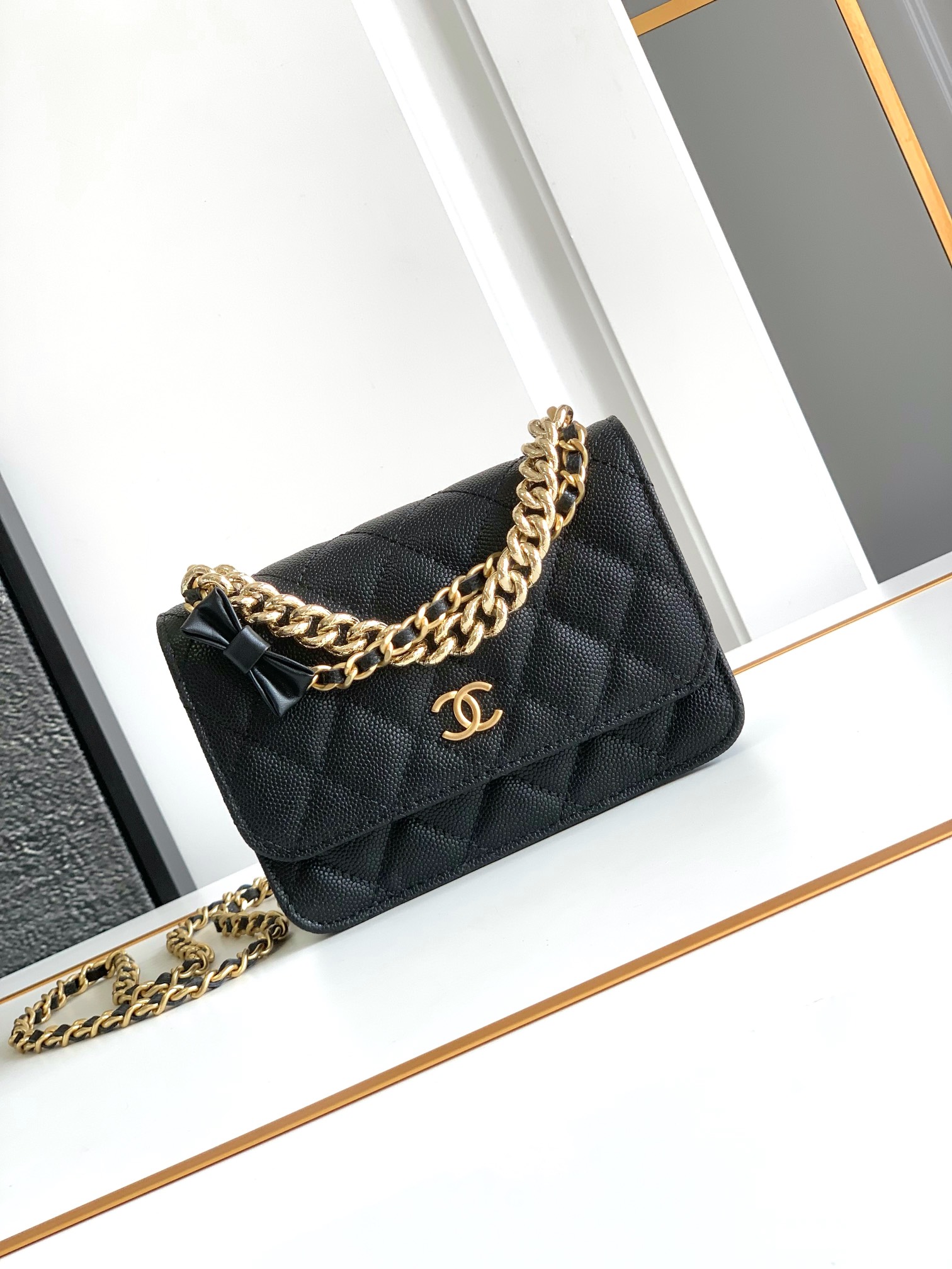 Chanel Bolsos cruzados y bandoleras Negro Cuero de vaca