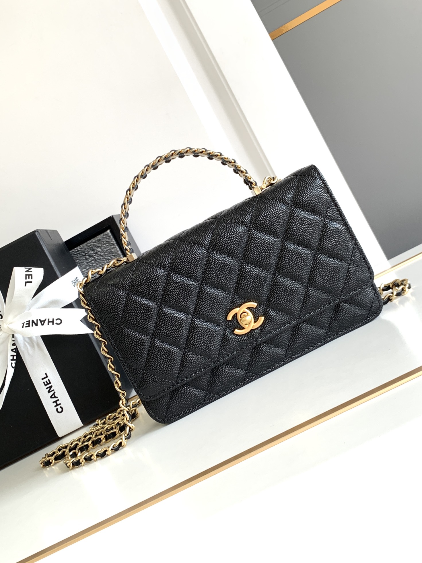 。CHANEL 24A asa con letras caladas woc, el asa de moda es realmente bellísima, absolutamente hermosa! Retro y elegante,…
