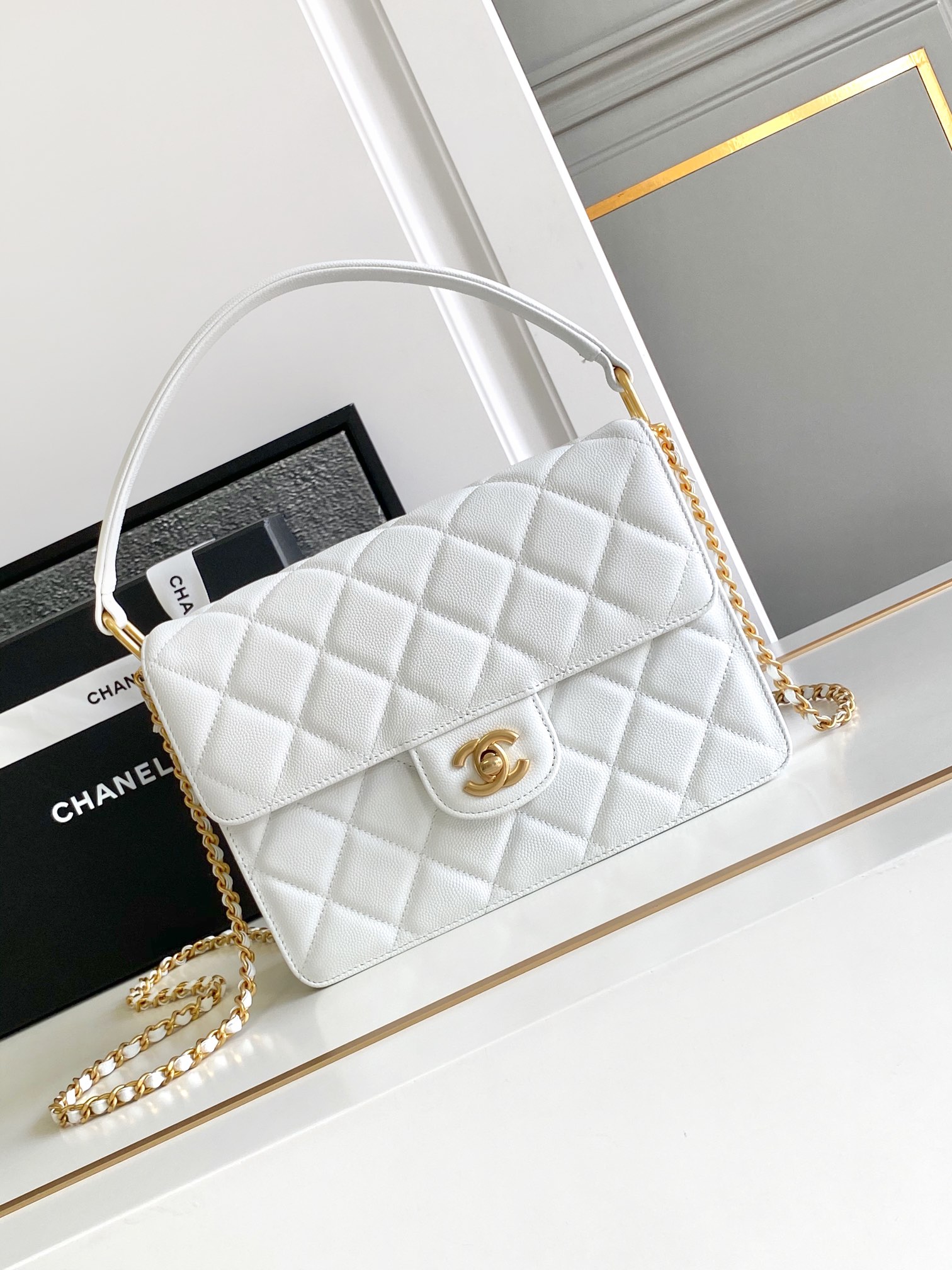 Chanel Classic Flap Bag Torby typu crossbody i na ramię Czarny Złoto Biały