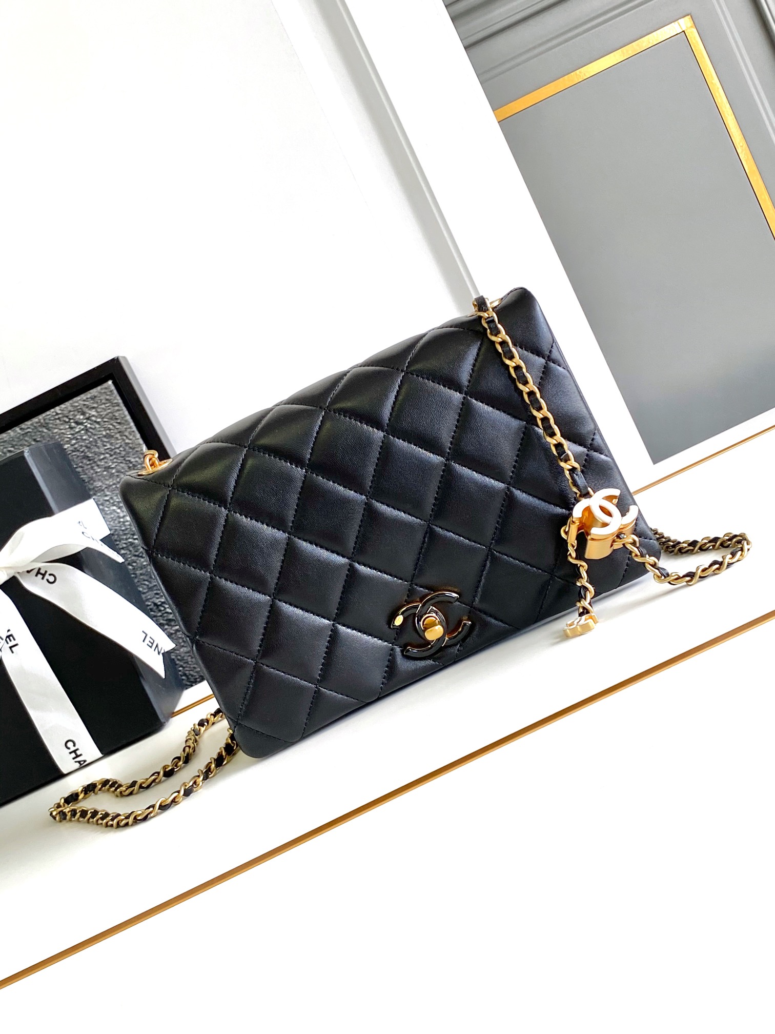 Chanel Classic Flap Bag Podróbka
 Torby typu crossbody i na ramię Czarny Złoto Łańcuchy