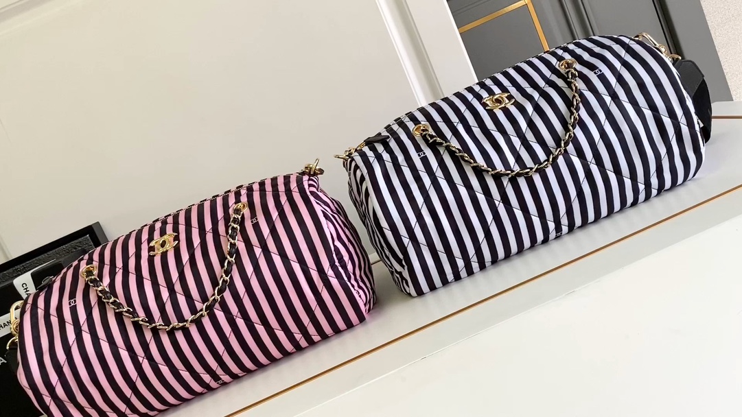 Disponible en dos colores 😋😋 Foto real con H grande 🚩🚩🚩 Bolso de bolos, tejido súper ligero y resistente al agua ⭐…