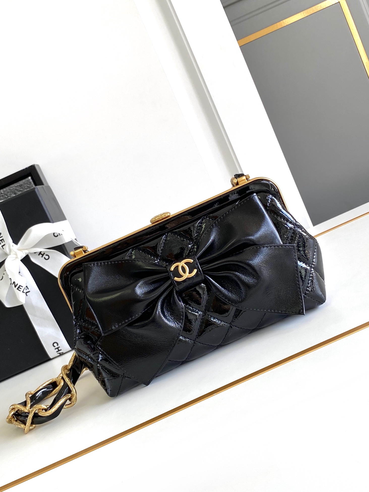 . CHANEL24a pequeño y lindo bolso con lazo es tan lindo que tiene una sensación de presencia y combinación. Estaba duda…