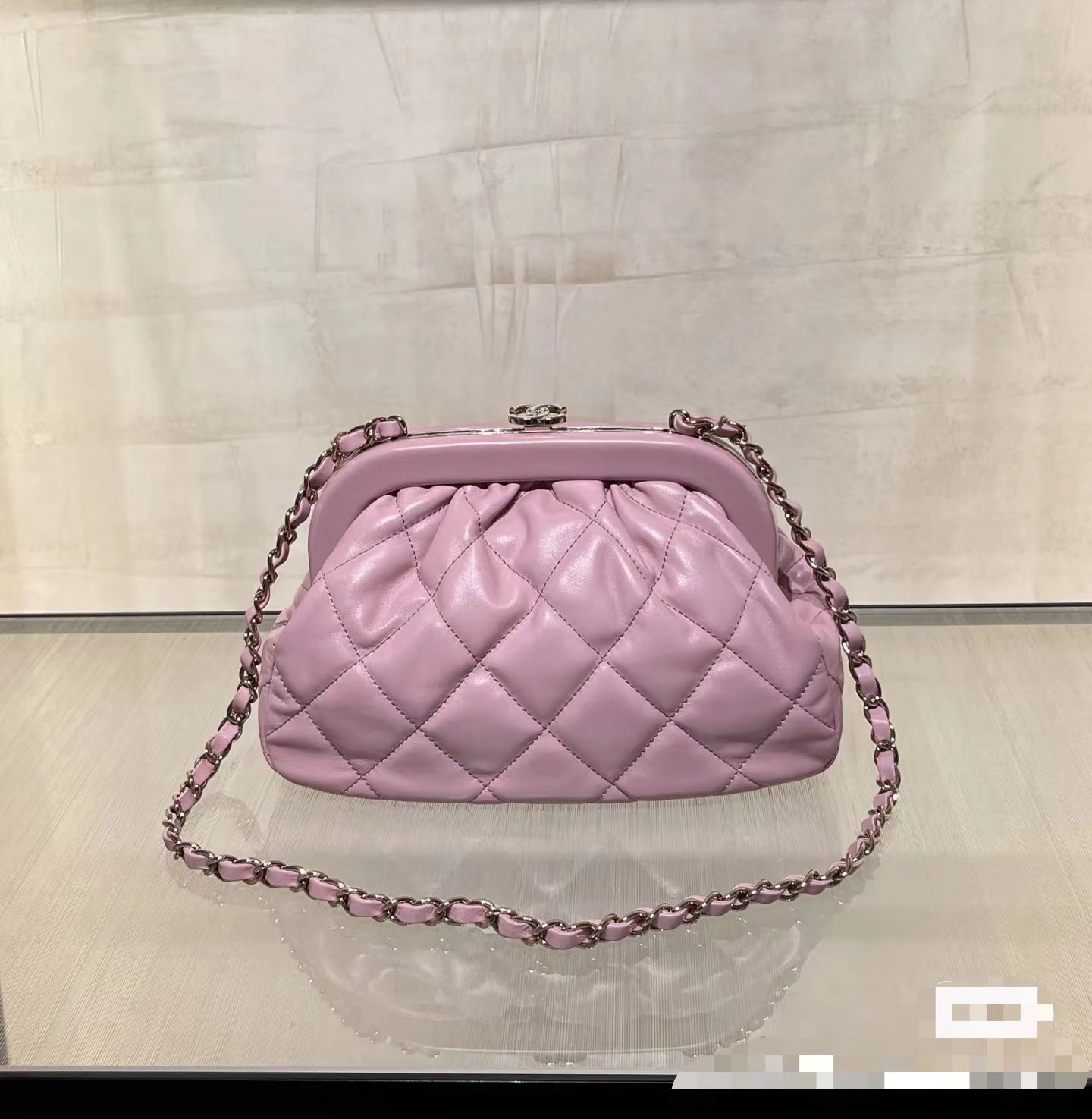 Chanel Luxury
 Crossbody & Shoulder Bags Black Light Pink Vintage