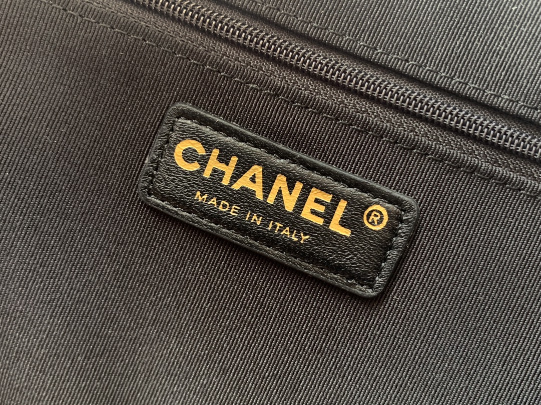 大號尺寸:28 X 44 X 15.5 cm❤️‍🔥CHANEL 24B新款保龄球包🎳菱格纹➕logo字母,油 9