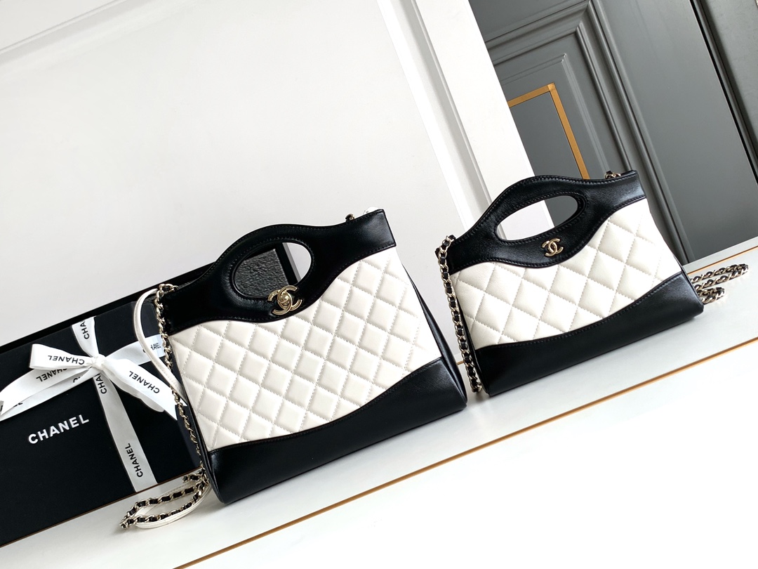 Gran H real🤩 fotos de comparación de tamaños🚩🚩🚩Chanel 31bagnano color panda🐼 lo compré sin dudar, el color panda🐼…