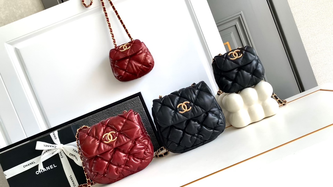 Chanel Crossbody & Shoulder Bags Saddle Bags Red Chains