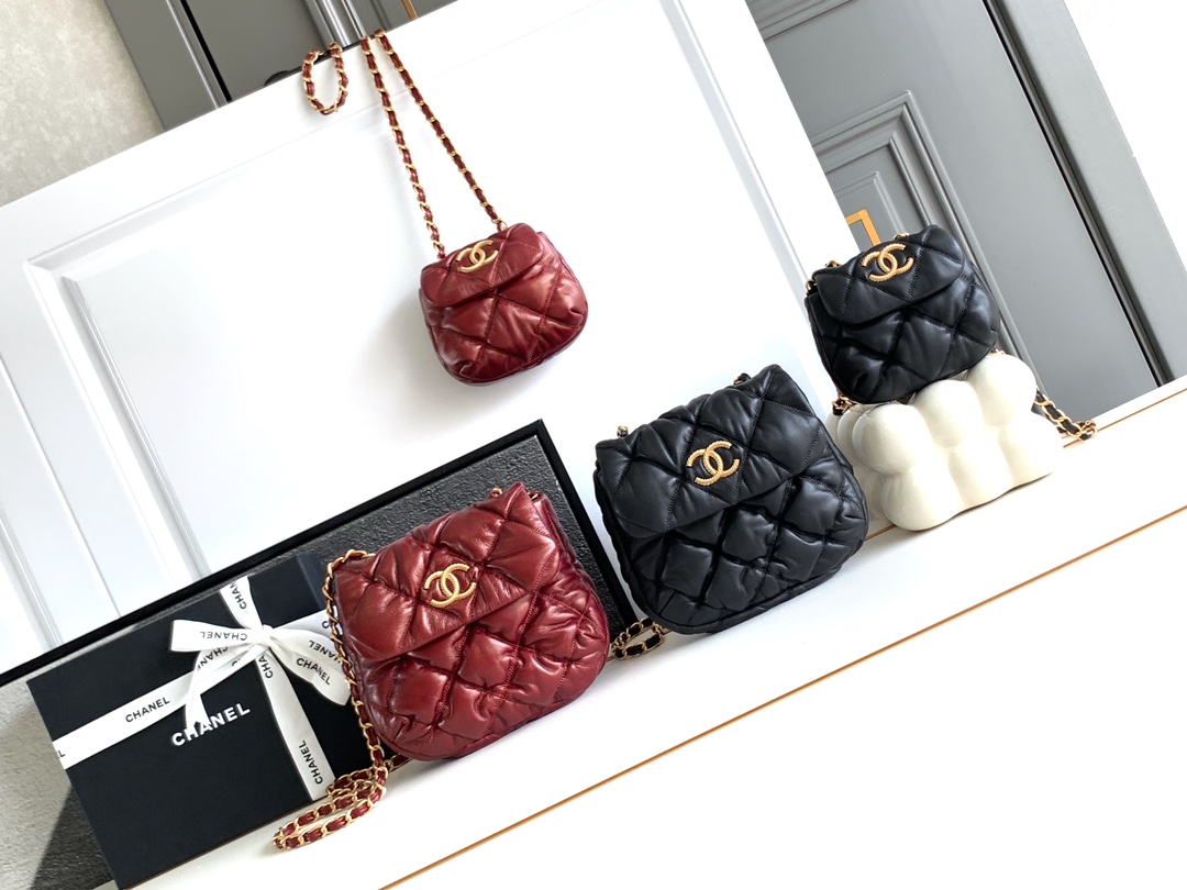 Chanel Crossbody & Shoulder Bags Saddle Bags Red Fall Collection Chains