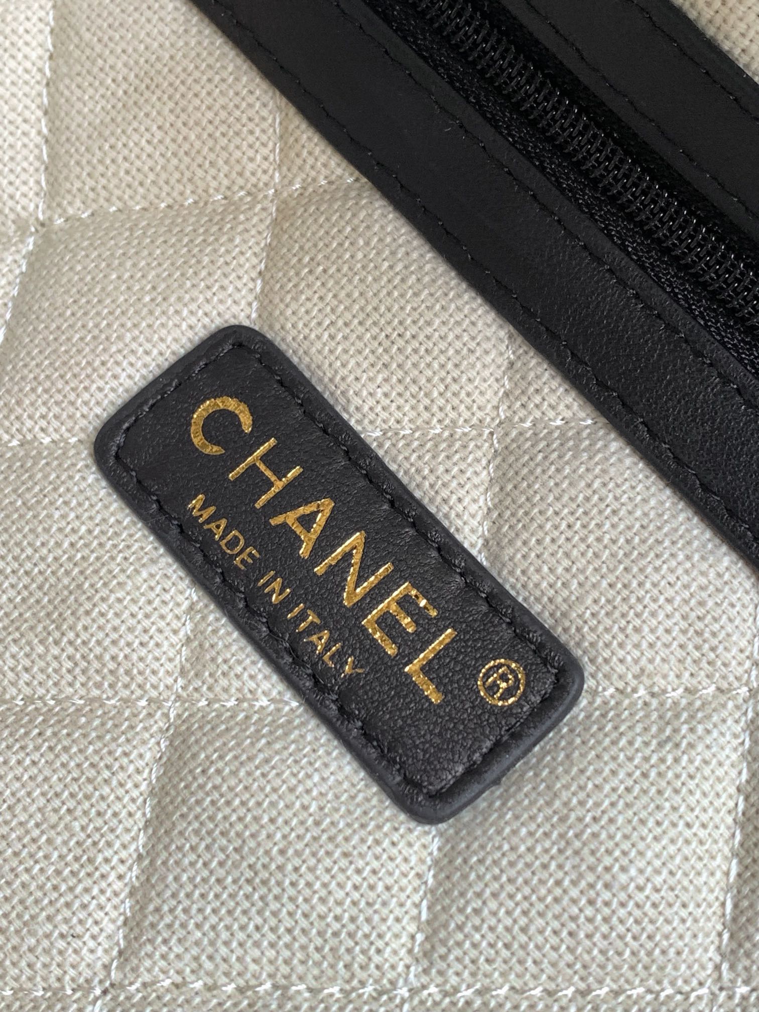 Chanel Luxury Designer Handbag Shoulder Crossbody Bag crafted in premium 8