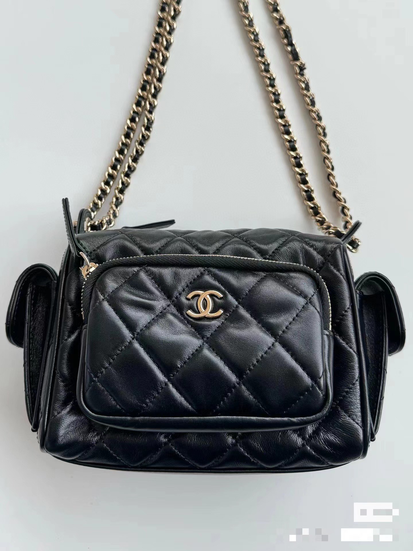 Se envía 🚩🚩🚩CHANEL 24k, un bolso 📷 para cámara súper práctico. Hermanas 👭 pueden ayudarme a elegir la capacidad. T…