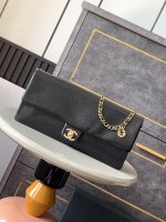Chanel Sacs À Main Sacs À Bandoulière & À Épaule Noir Or Motif Litchi Cuir de veau vache 1 Chanel Sacs À Main Sacs À Bandoulière & À Épaule Noir Or Motif Litchi Cuir de veau vache