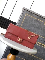 Chanel Sacs À Main Sacs À Bandoulière & À Épaule Noir Bourgogne Or Rouge Motif Litchi Cuir de veau vache 1 Chanel Sacs À Main Sacs À Bandoulière & À Épaule Noir Bourgogne Or Rouge Motif Litchi Cuir de veau vache