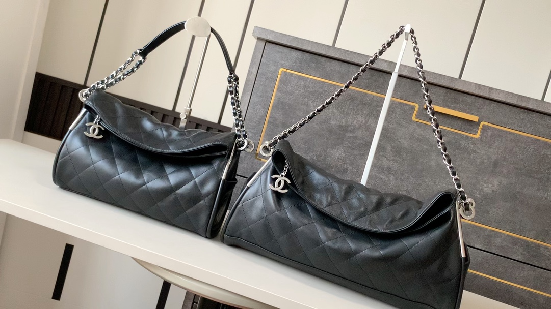 Video corto de Big H🚩🚩🚩Un bolso para axila súper atractivo OHANEL🚩🚩🚩El estilo hobo lazy negro y plateado se puede…