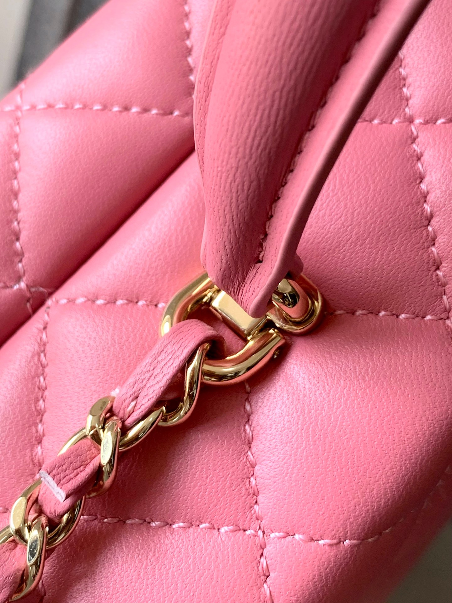 designed like a classic collector's vintage vanity box bag - Bag 7
