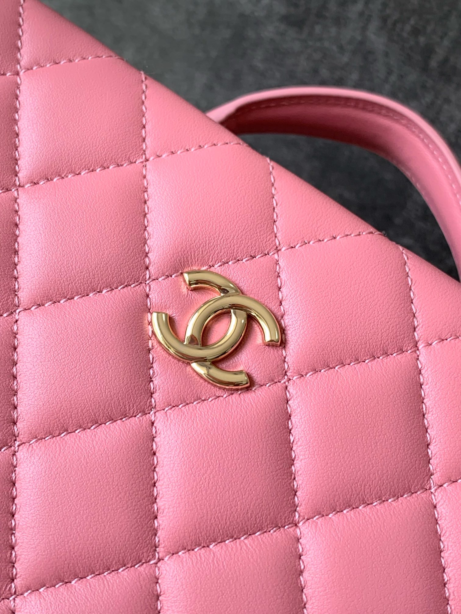 designed like a classic collector's vintage vanity box bag - Bag 5