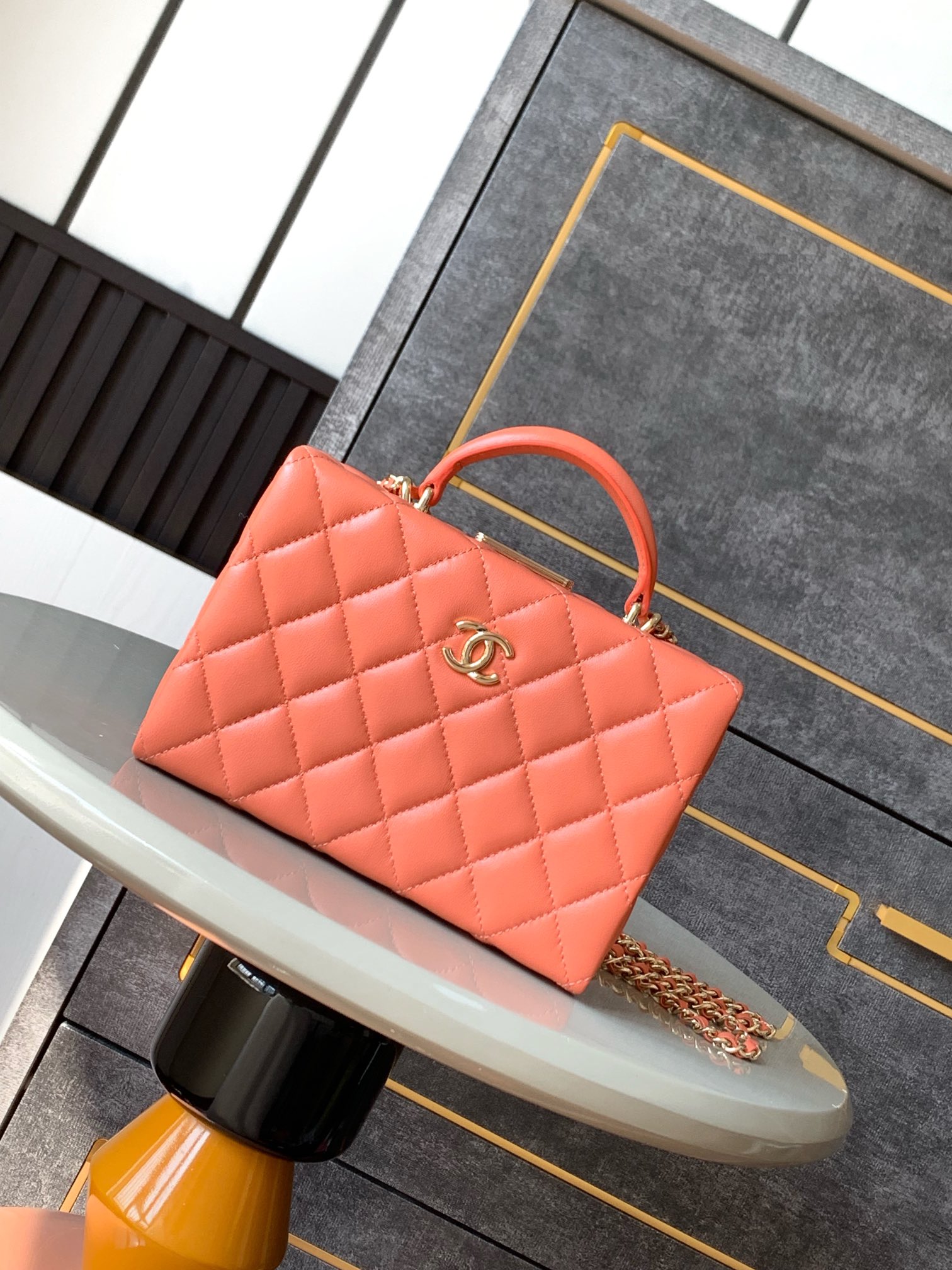 perfect as a collector's vintage vanity box bag - Bag