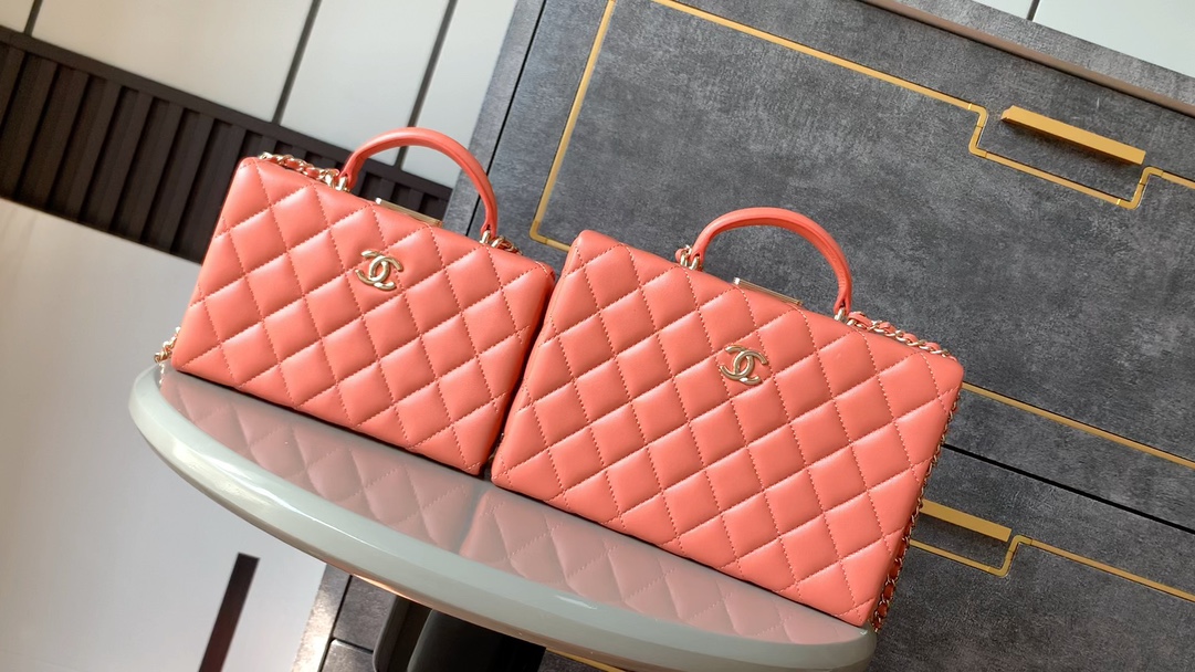making it a perfect vintage box vanity bag for any collector's series - Bag