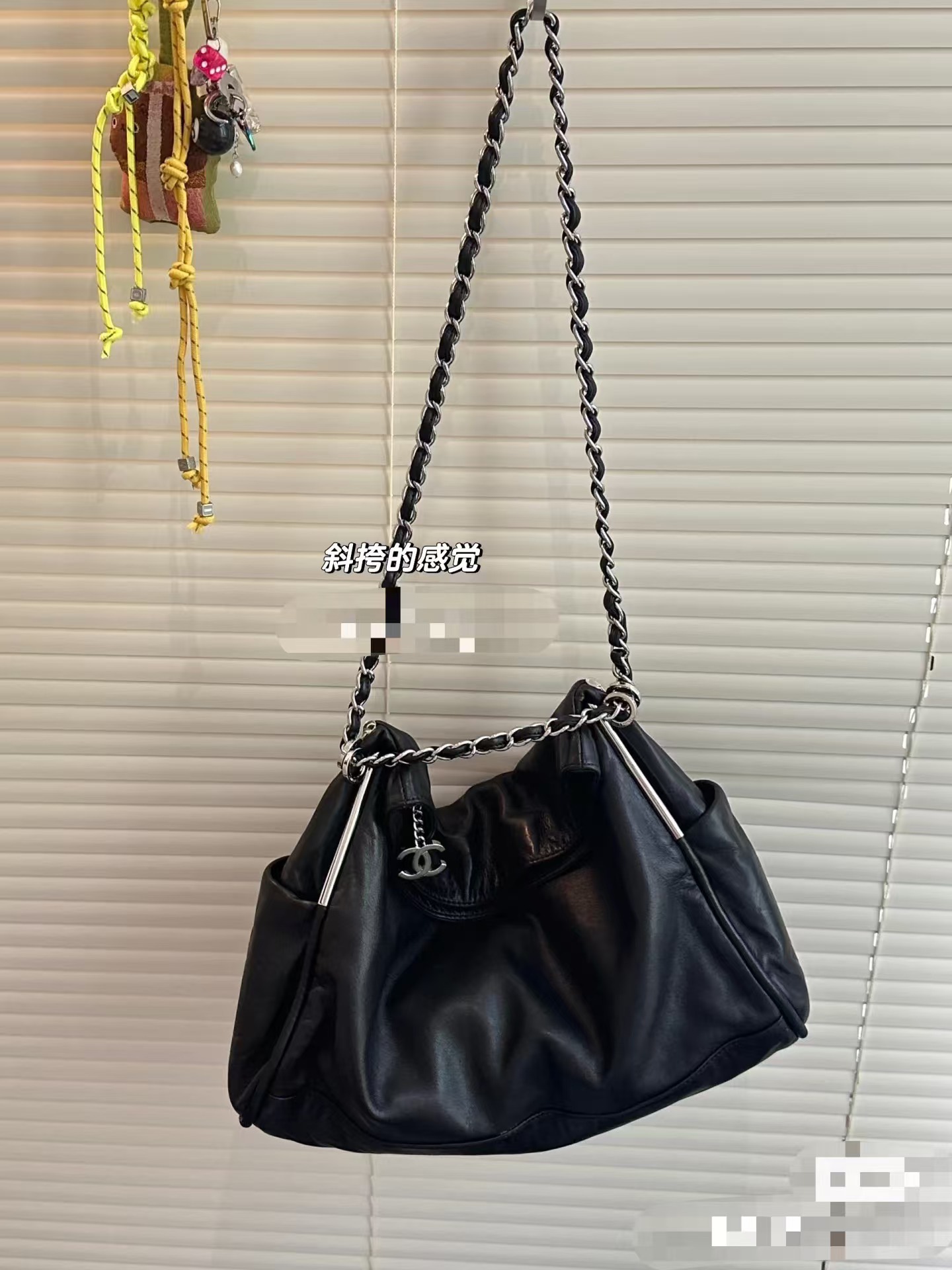 wear it as an underarm bag - Bag