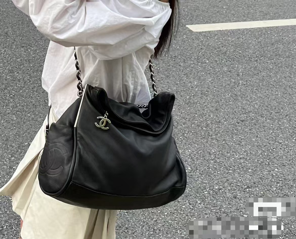 wear it as an underarm bag - Bag 3