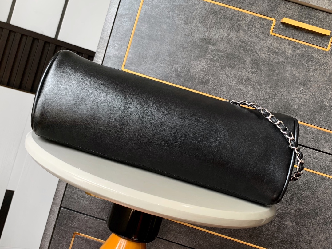 destined to become a new favorite among CHANEL lovers - Bag 4