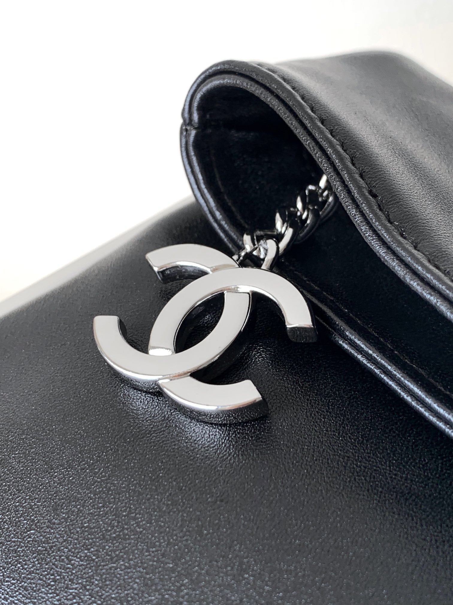 destined to become a new favorite among CHANEL lovers - Bag 5