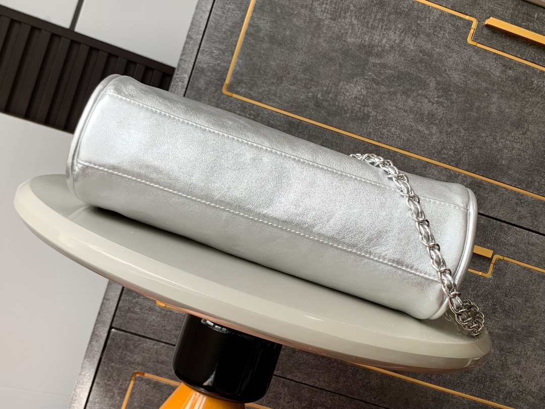 this bag seamlessly adapts to any occasion - Bag 4
