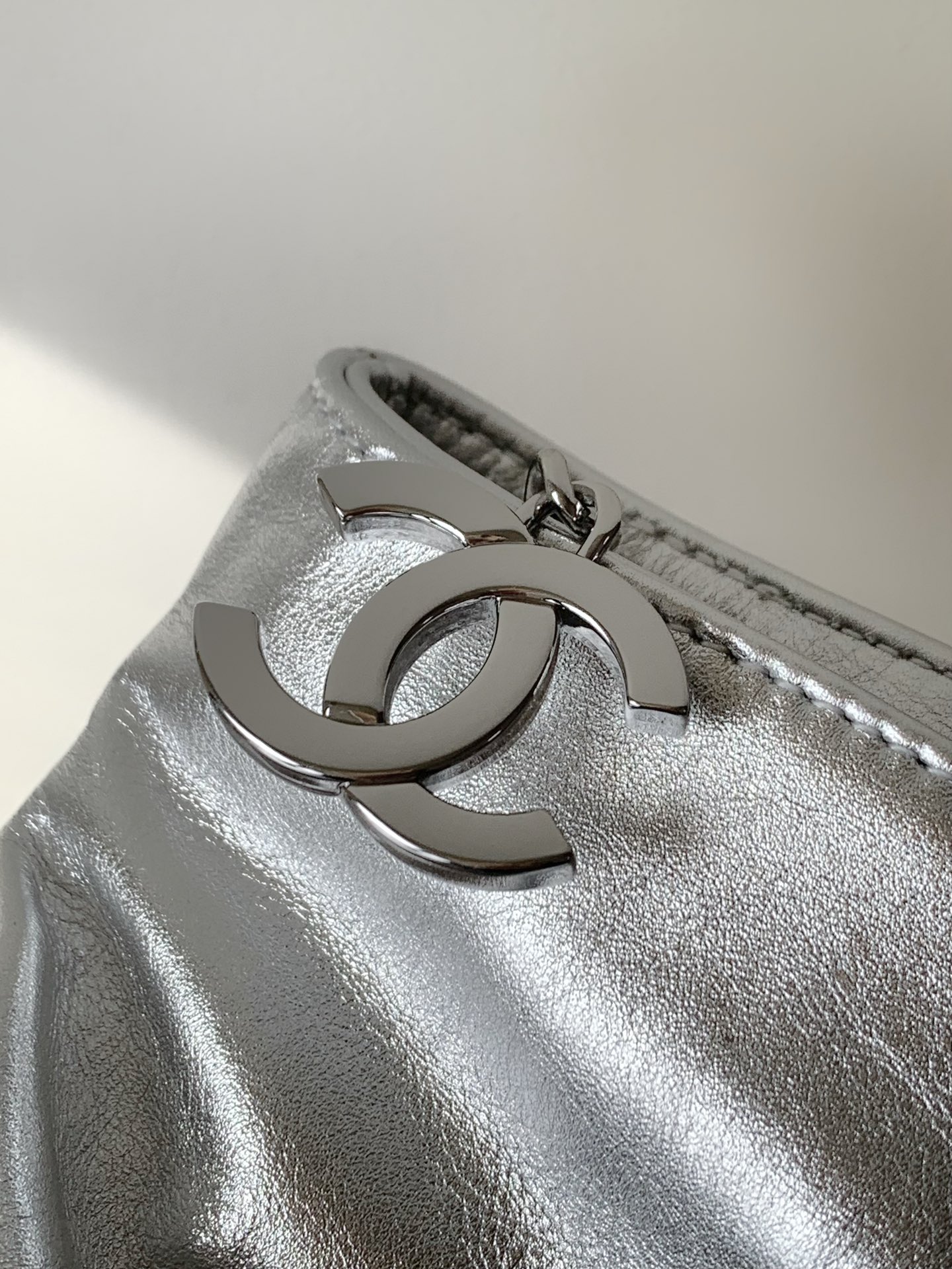 this bag seamlessly adapts to any occasion - Bag 5