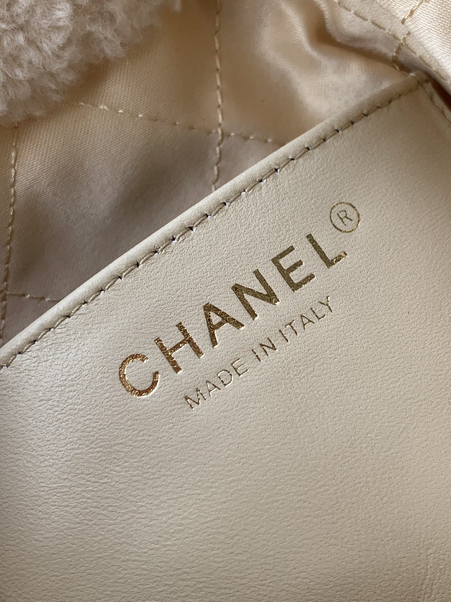 Chanel Luxury Designer Handbag Shoulder Crossbody Bag crafted in premium 9