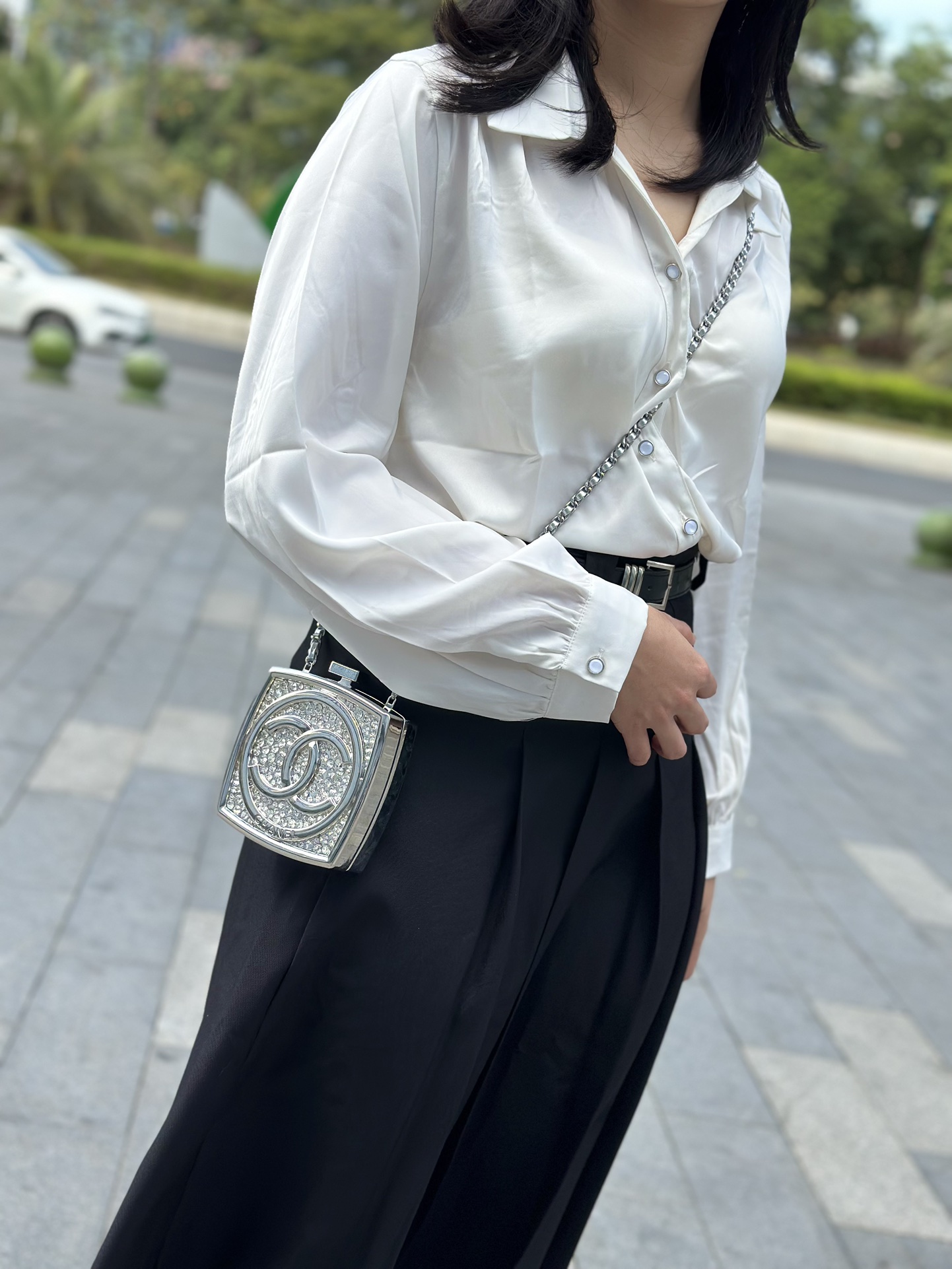 The interior space easily holds your lipstick👄, keys, and other - Bag 7