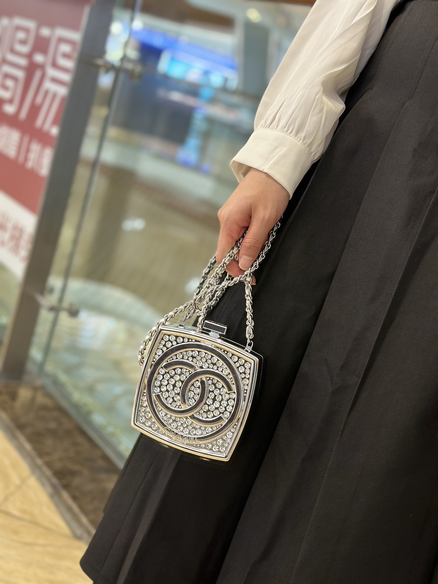 The interior space easily holds your lipstick👄, keys, and other - Bag 4