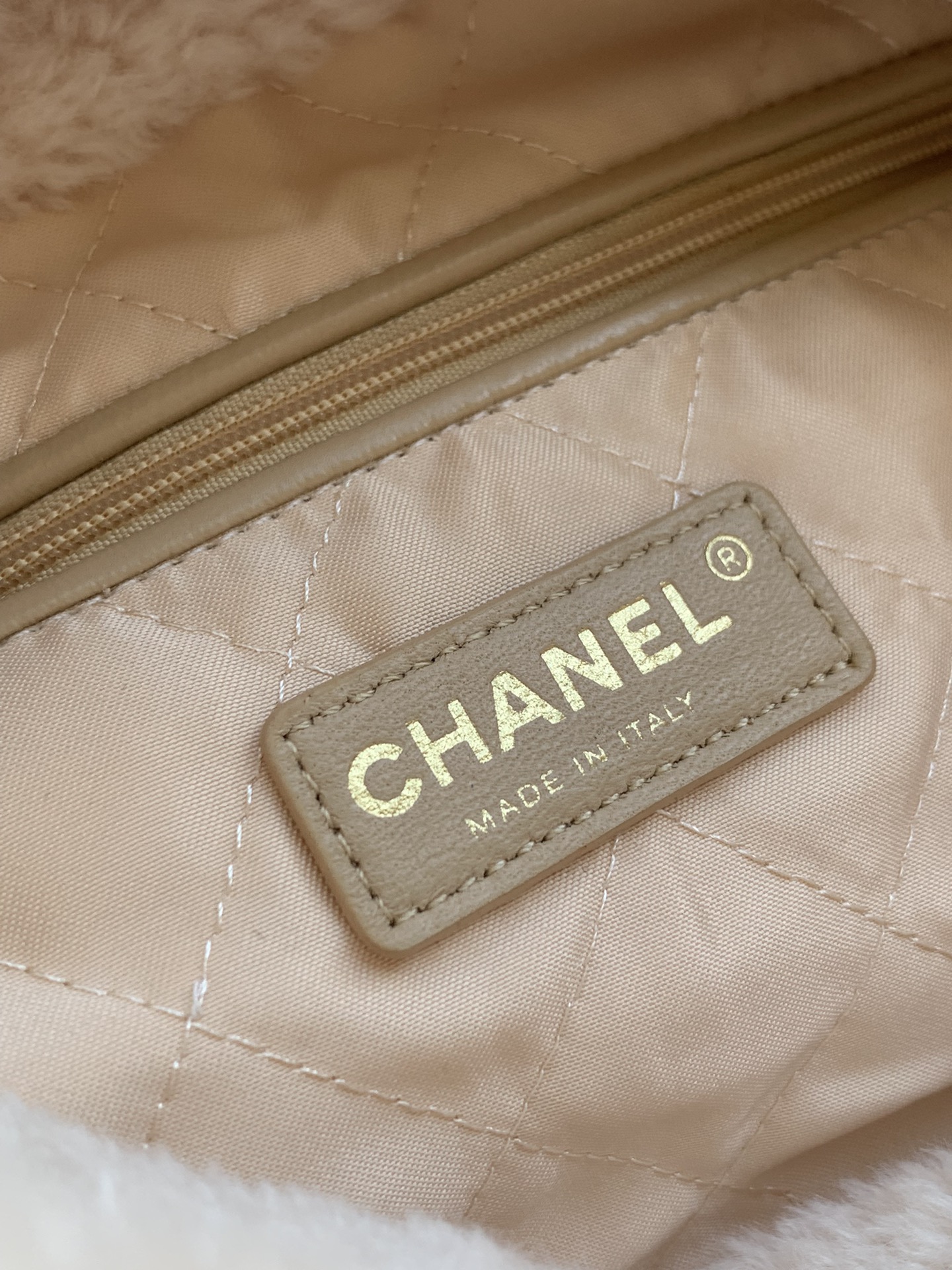 Chanel Luxury Designer Handbag Shoulder Crossbody Bag crafted in premium 9