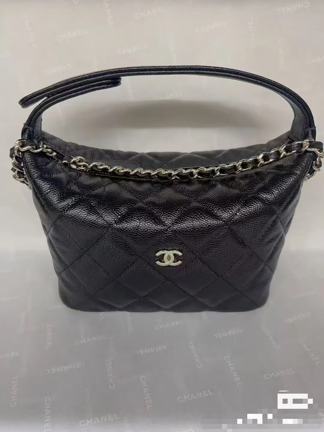 Se envía 🤩OHANEL🚩🚩🚩La lonchera pequeña hobo de 25C vale absolutamente la pena. ¡El precio esta temporada parece ser…