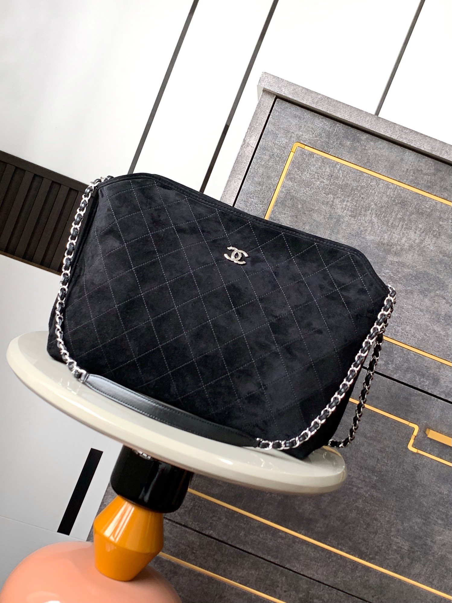 Bolso tote OHANEL "Dark Night Black" ➕ (piel de vaca mate) combinado con un interior de capacidad extra grande 👝, un s…