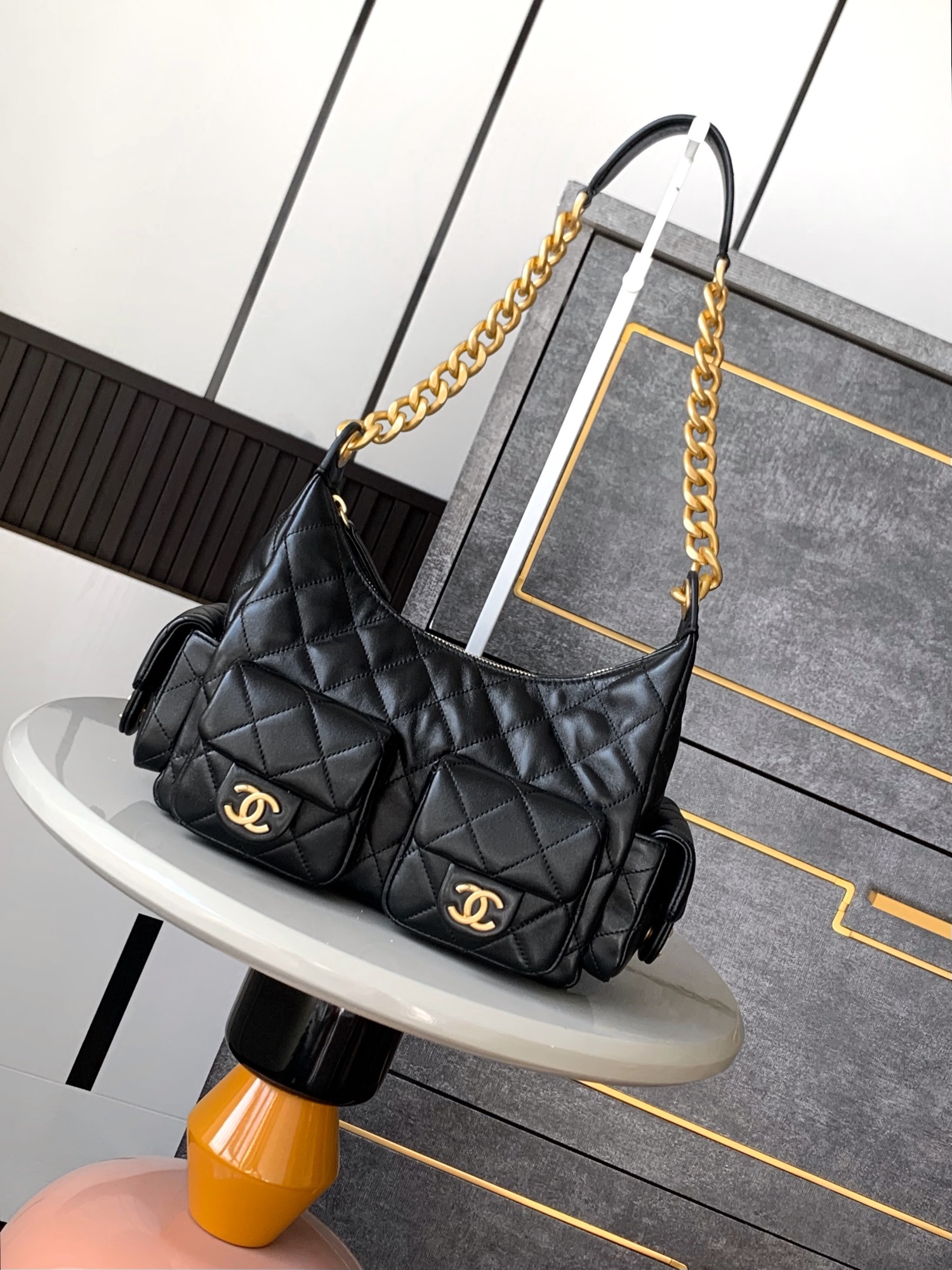 "Producto de exportación" OHANEL 25C🚩🚩🚩El rey de los bolsos, piel de oveja negra pulida original de HOBO, este bolso…