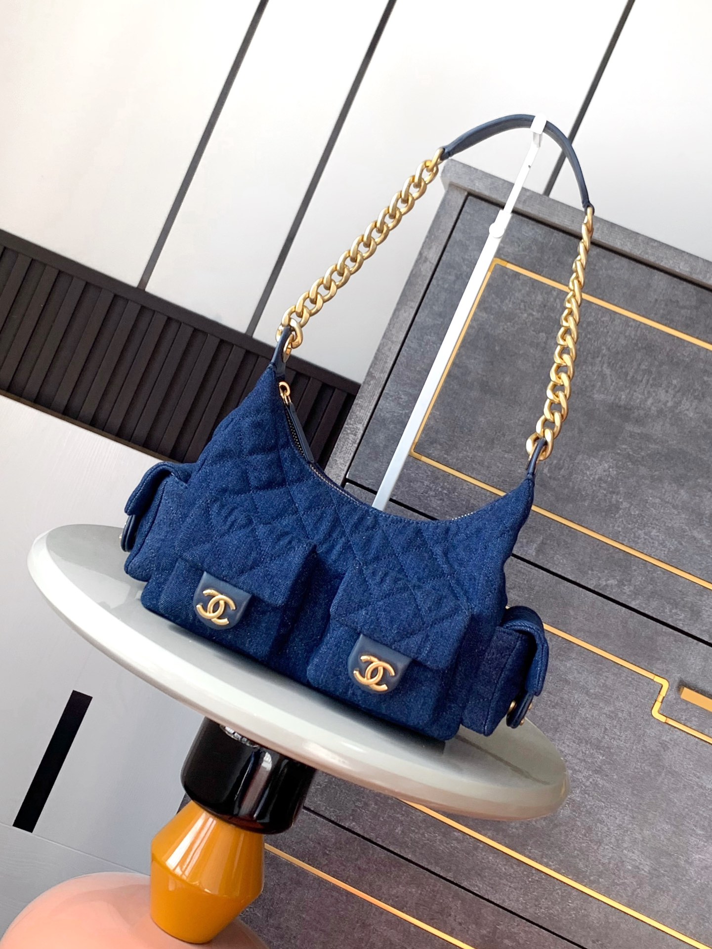 "Azul oscuro" tamaño pequeño🚩🚚OHANEL 25C❤️‍🔥El rey de los bolsos es el denim lavado HOBO. Este bolso es realmente in…