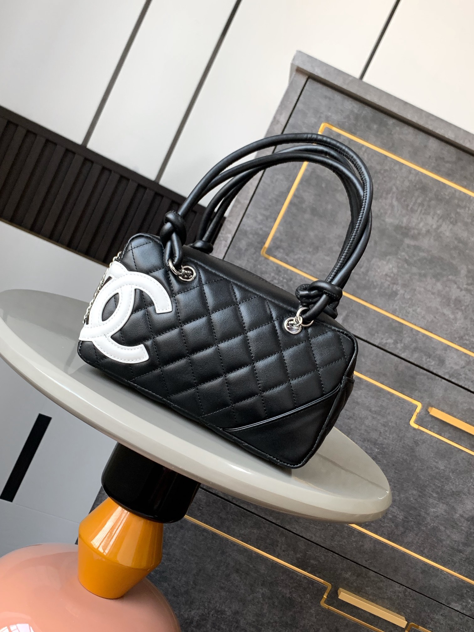🤩 Combinación en blanco y negro🐻‍❄️Estilo de gato OHANEL🚩🚩🚩Versión extrema‼ ️ Bolsa de almohada Kangpeng clásica o…