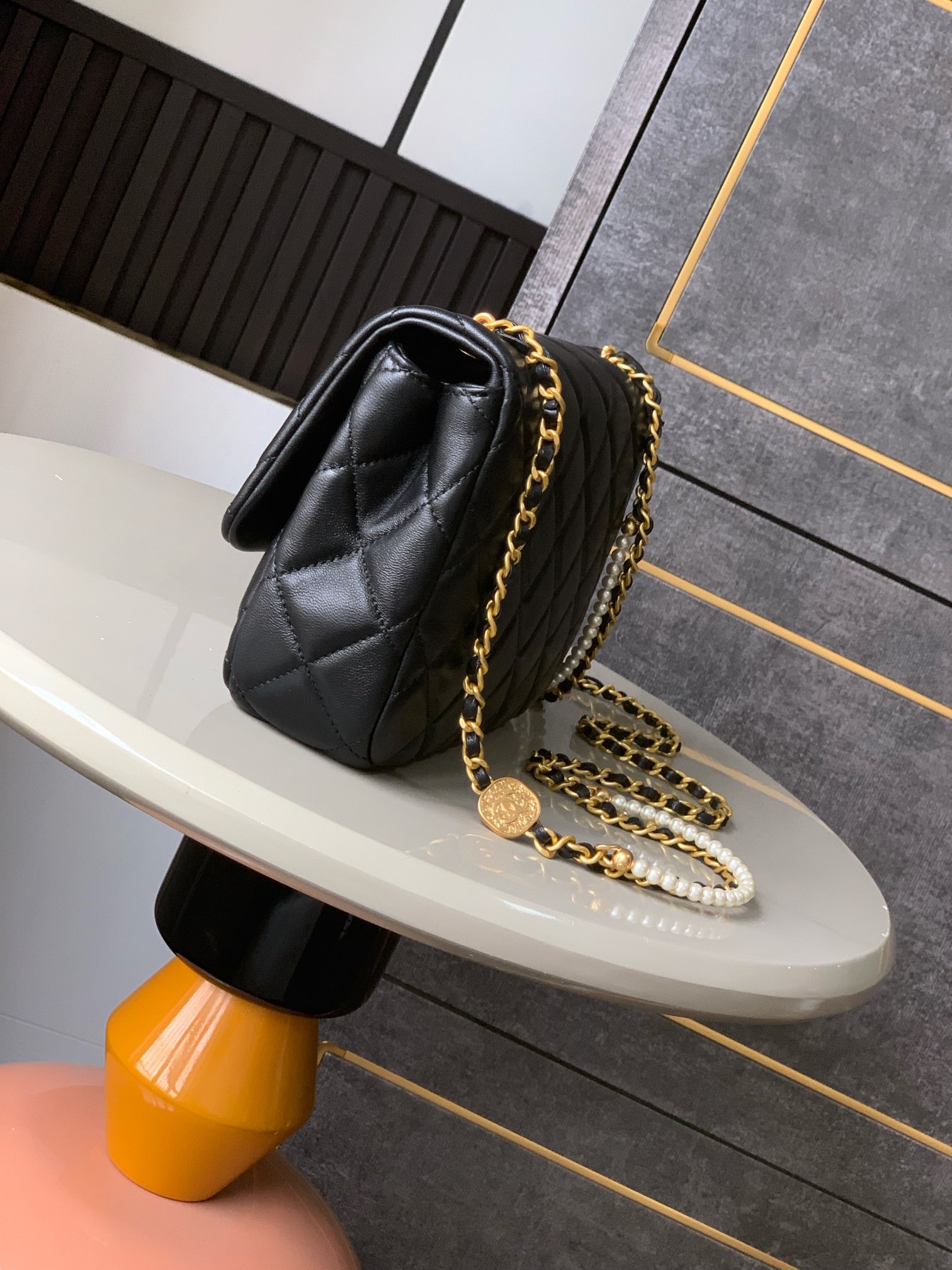 [Chanel Women