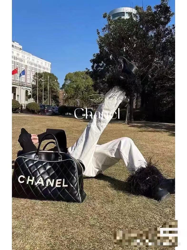 Chanel Vintage Bowling Bag Black Lambskin Leather 24k Gold Hardware 8 i1742626677 3073 8
