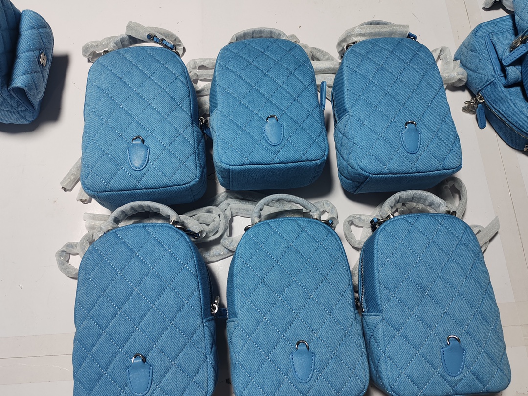 Chanel 25C Mini Denim Backpack, Chic and Versatile Handbag 9 i1742818043 2044 4