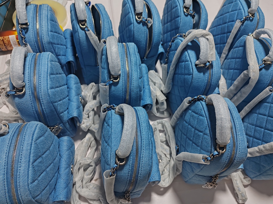 Chanel 25C Mini Denim Backpack, Chic and Versatile Handbag 5 i1742818043 4317 8