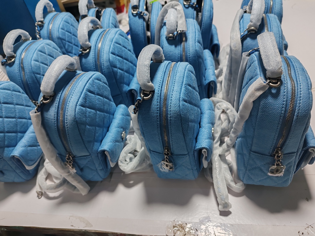 Chanel 25C Mini Denim Backpack, Chic and Versatile Handbag 3 i1742818043 5217 3