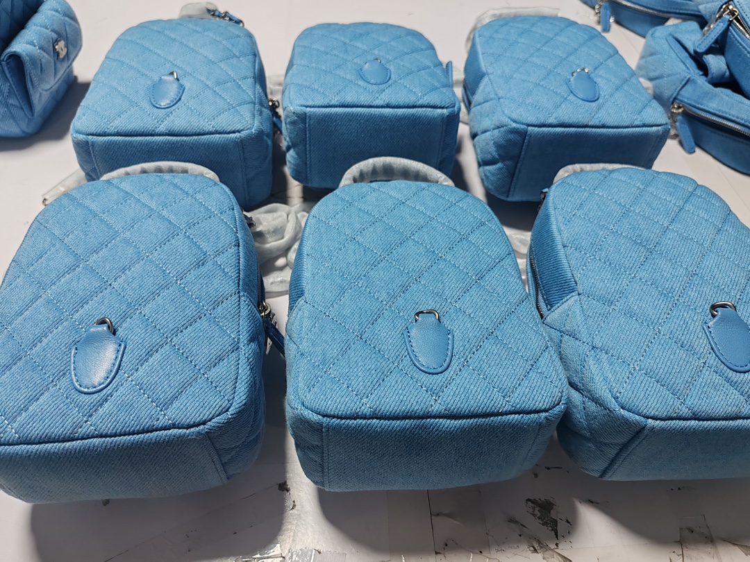 Chanel 25C Mini Denim Backpack, Chic and Versatile Handbag 8 i1742818043 9135 0